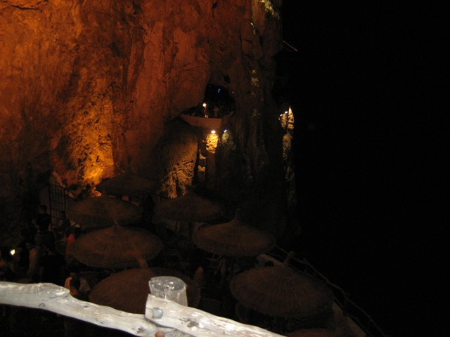 Cova D'En Xoroi-Cala en Porter必去景点