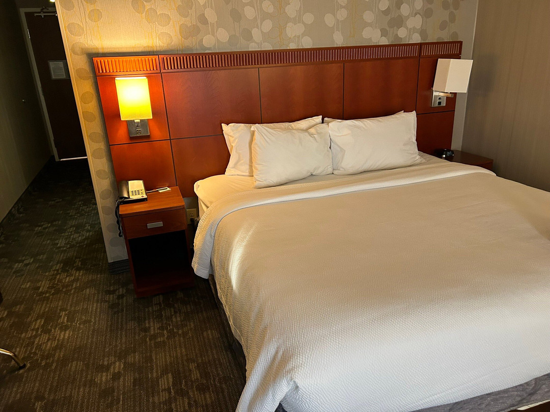 Courtyard By Marriott Bloomington Normal主图