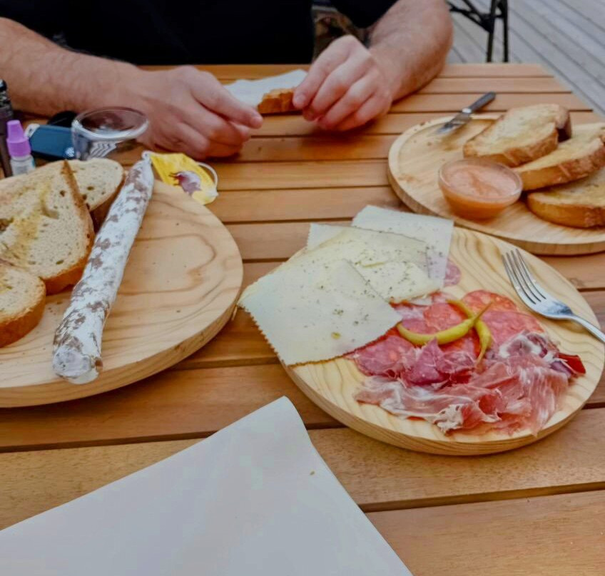 La Table Des Copains