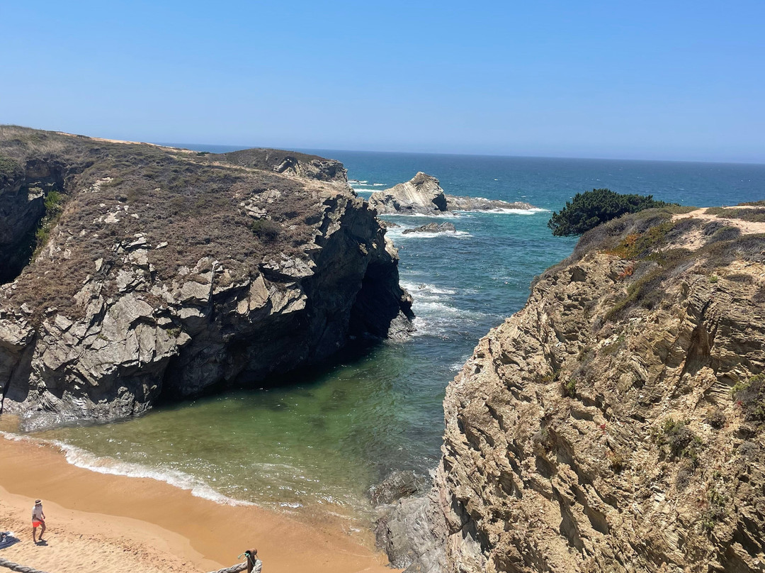 Praia de Porto Covinho景点图片