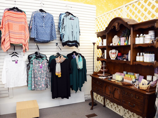 Crossroads Fair Trade Goods And Gifts-布卢明顿必去景点