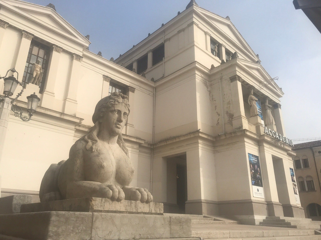 Teatro Accademia-科内利亚诺必去景点