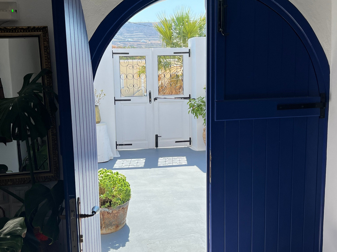 Petra Kouzina-梅加洛克豪略翁必去景点