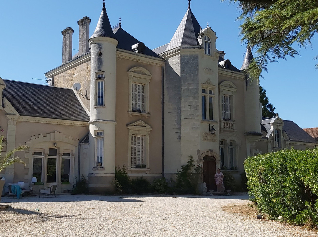 Château De Leugny景点图片