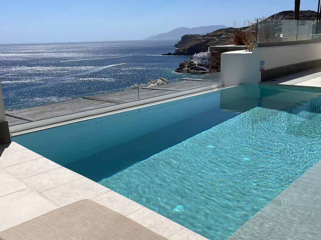 Ios Grand Pool Suites主图