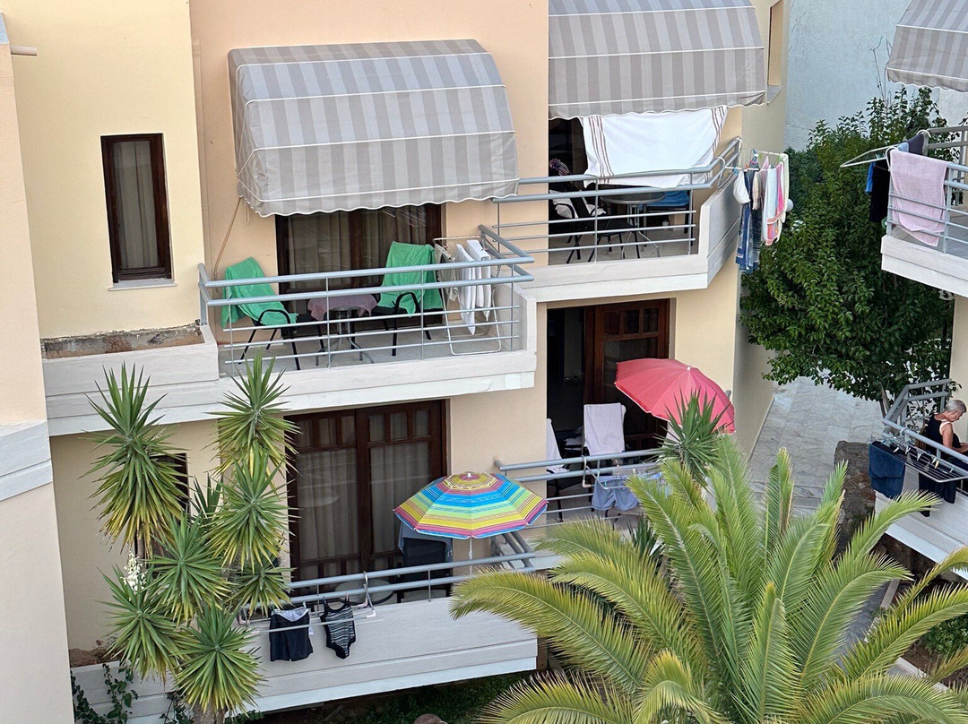 Calypso Apartments主图