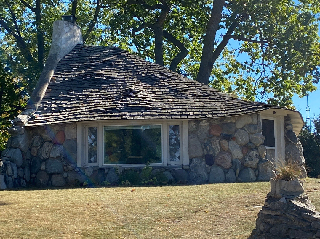 Mushroom House Tours景点图片