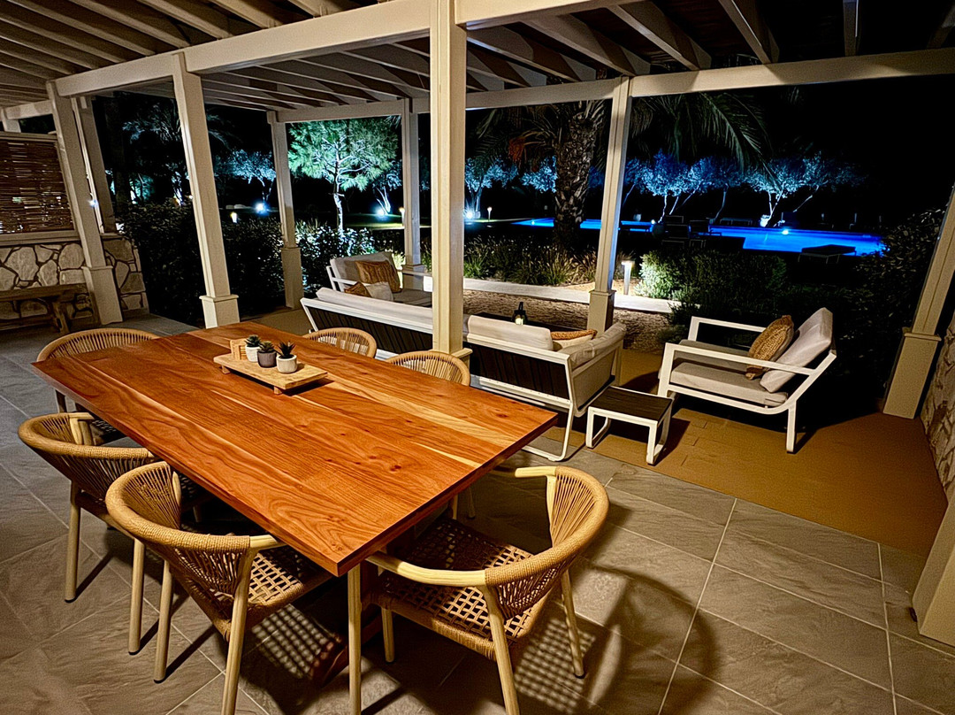 Elya Beach Luxury Suites主图