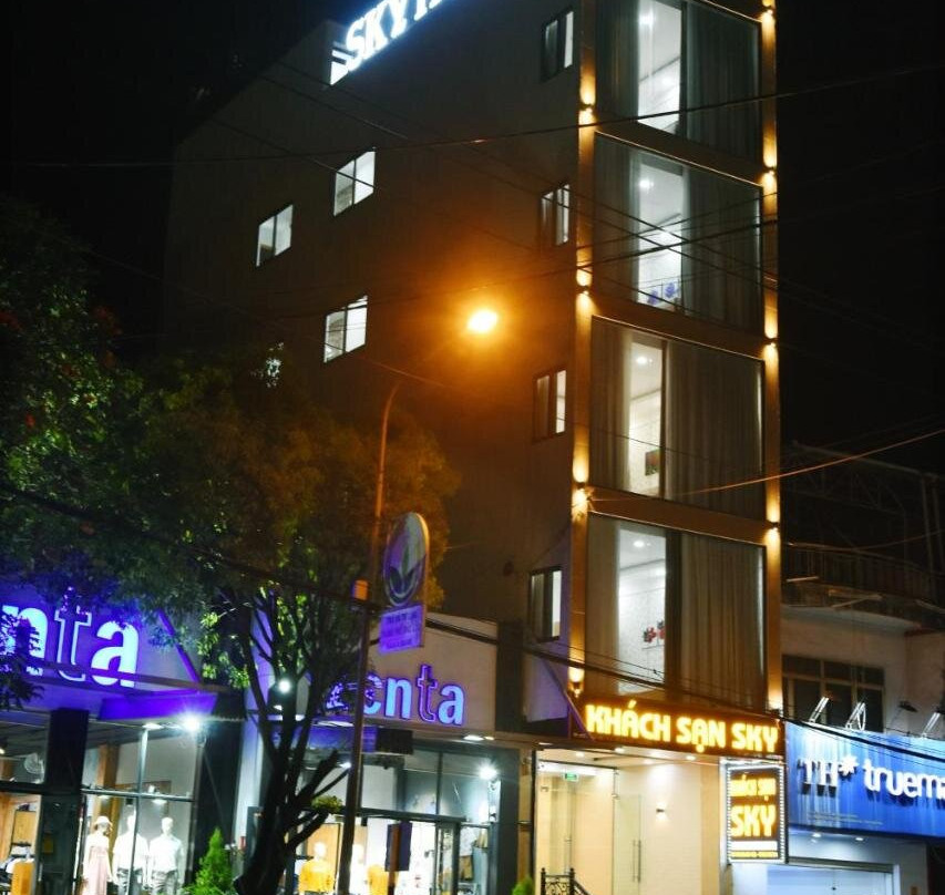 Khach San Sky