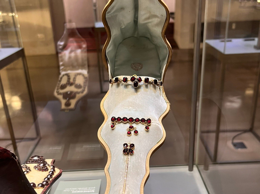 Muzeum ceskeho granatu-布拉格必去景点