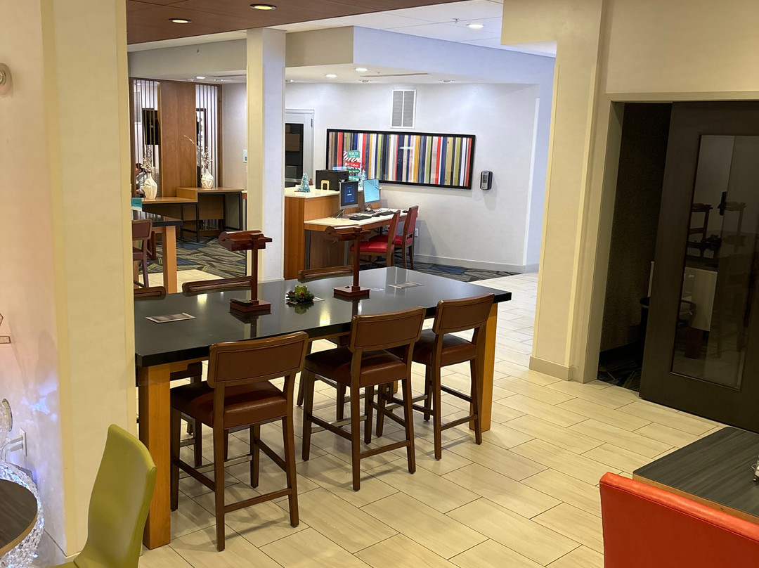 Holiday Inn Express & Suites Auburn Hills South By IHG主图