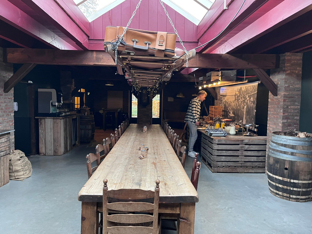 Bus Whisky Distillers-Loosbroek必去景点