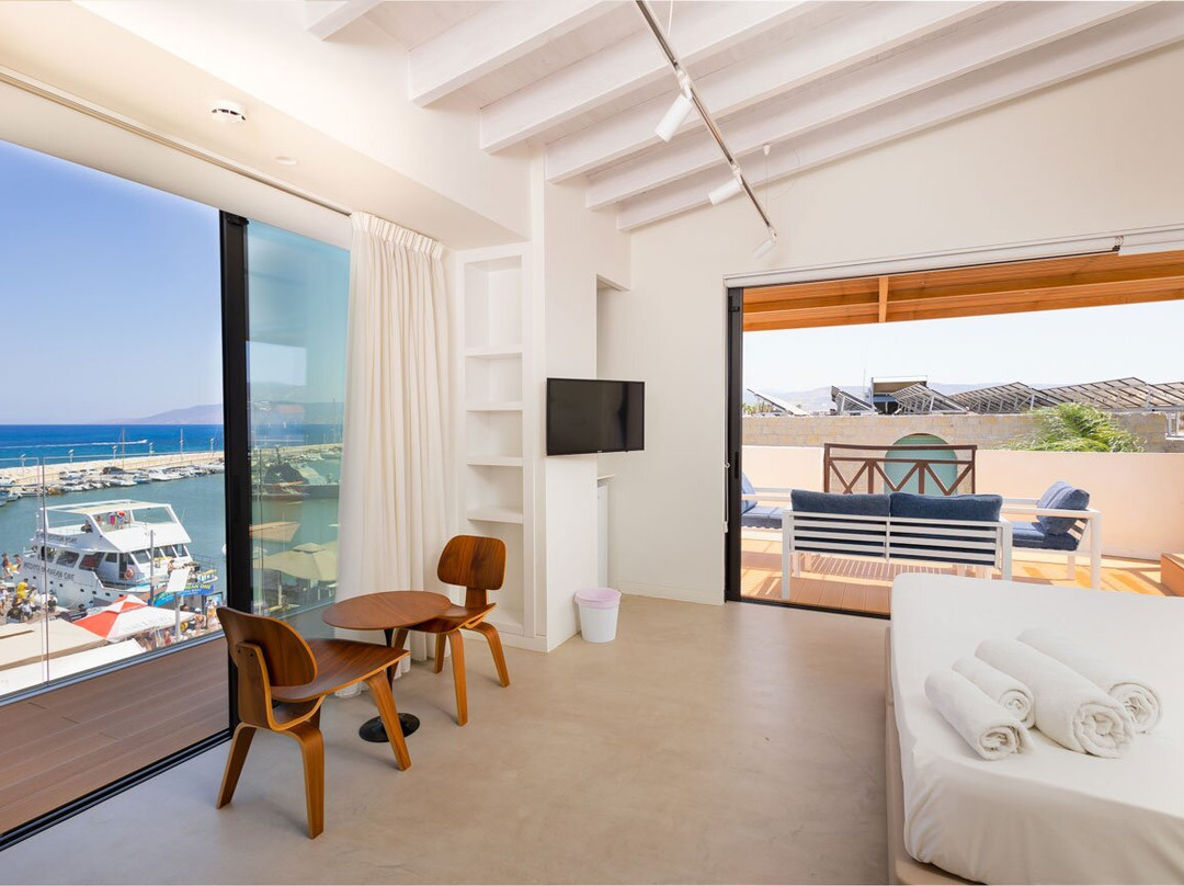 Y&p Latchi Hotel主图