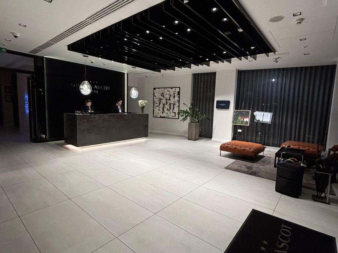 Grand Ascot Hotel主图