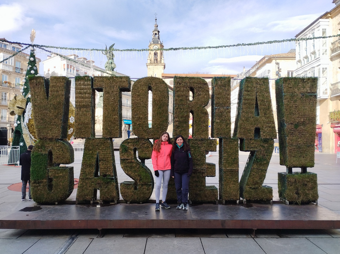 Plaza de la Virgen Blanca景点图片