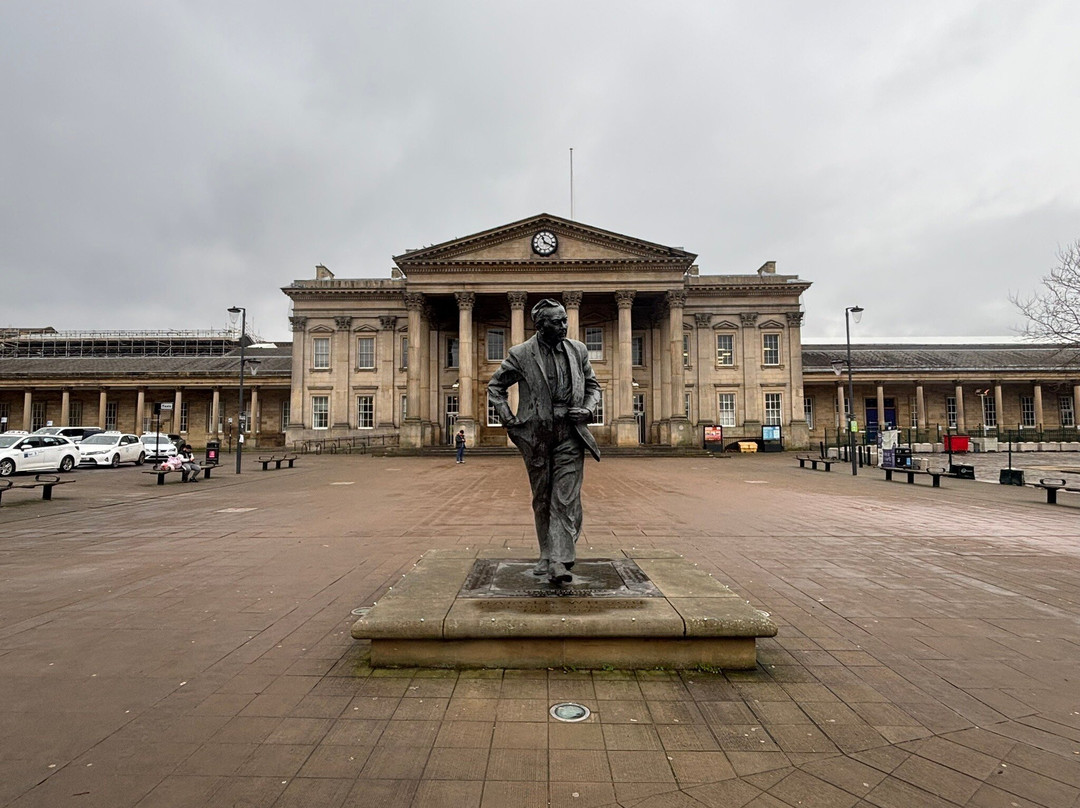 Huddersfield Railway Station景点图片