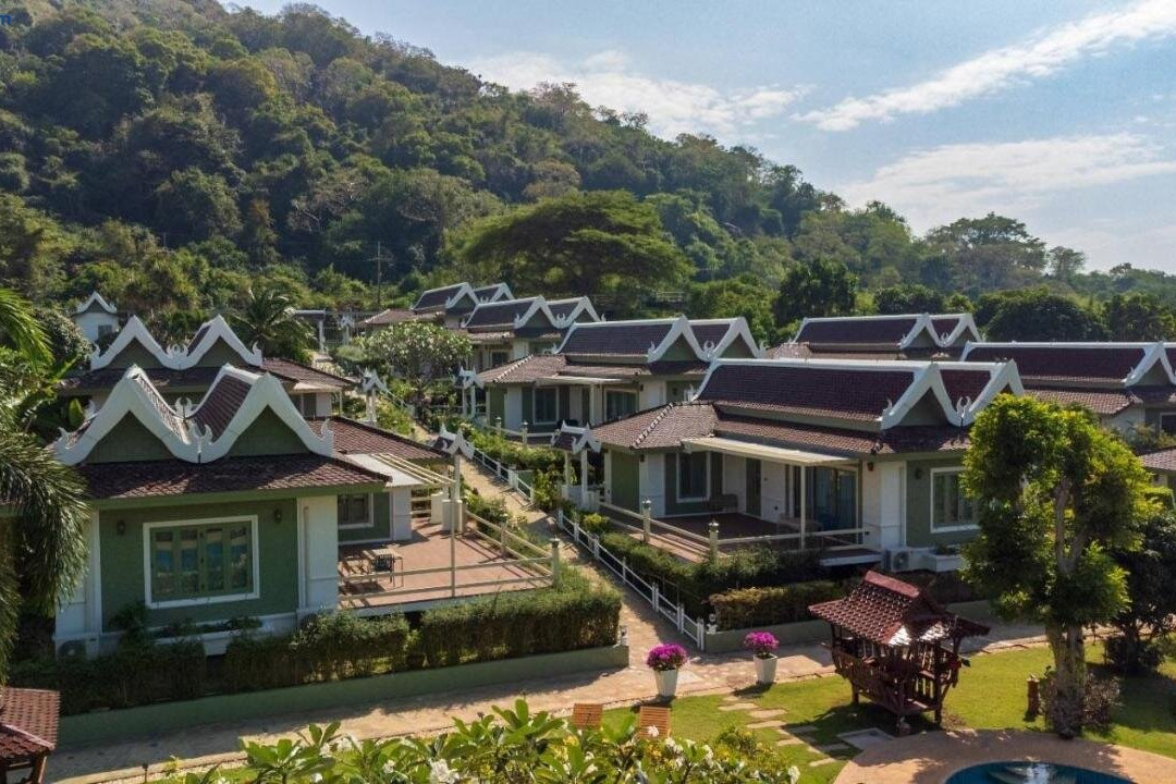 考托华欣湖与海滩别墅酒店