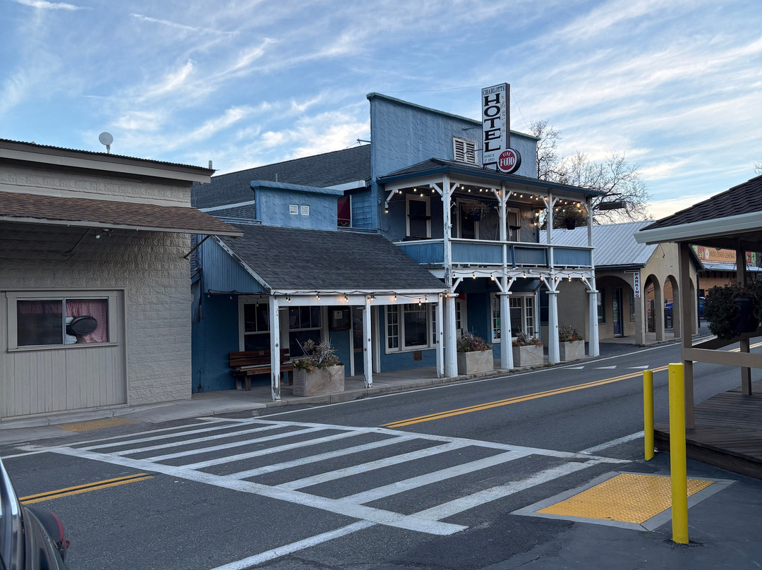 夏洛特酒店主图