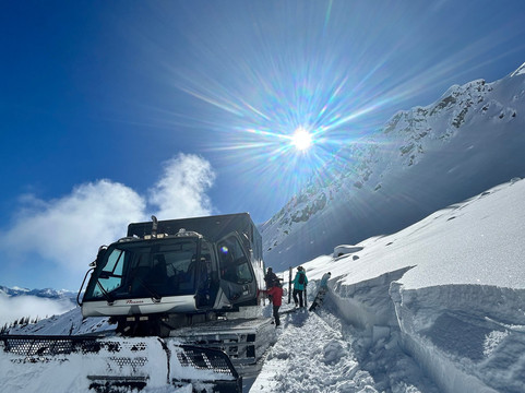 White Grizzly Cat Skiing-Meadow Creek必去景点