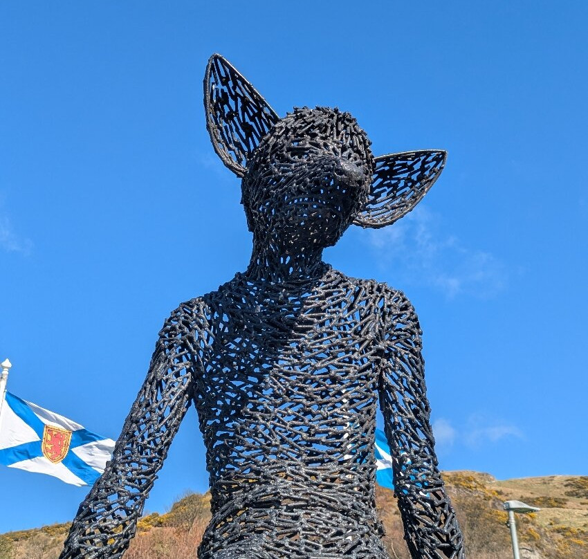 Fox Boy Sculpture景点图片