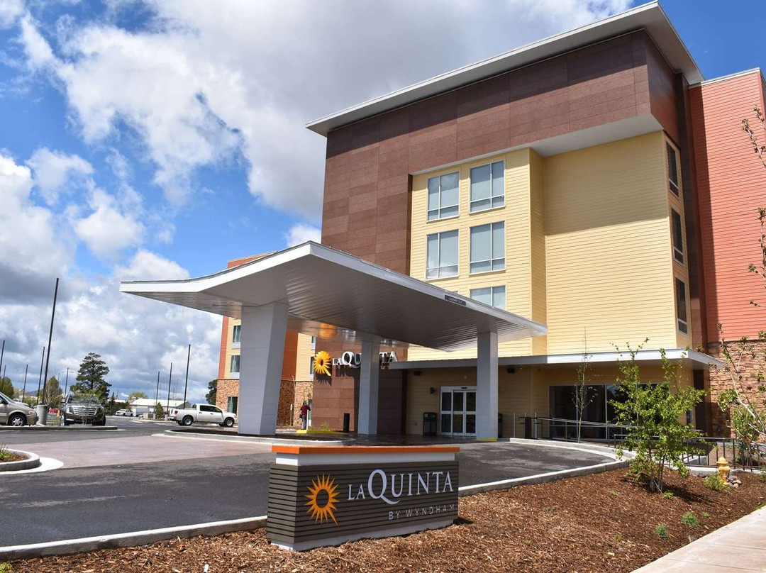 La Quinta Inn & Suites by Wyndham Flagstaff East I-40