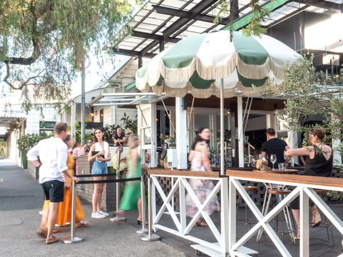 At Sixes and Sevens-布里斯班必去景点