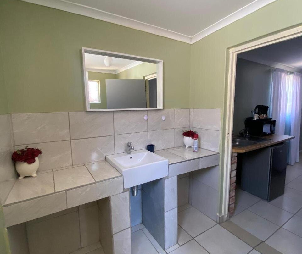 Inecia's B & B