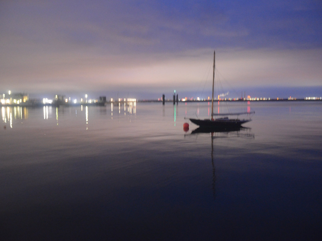Dun Laoghaire Harbour-当莱瑞必去景点