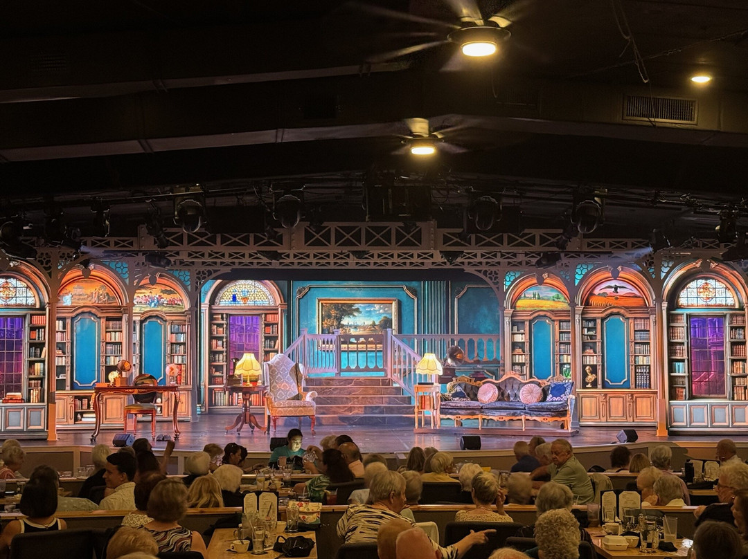 Suncoast Broadway Dinner Theatre-Hudson必去景点