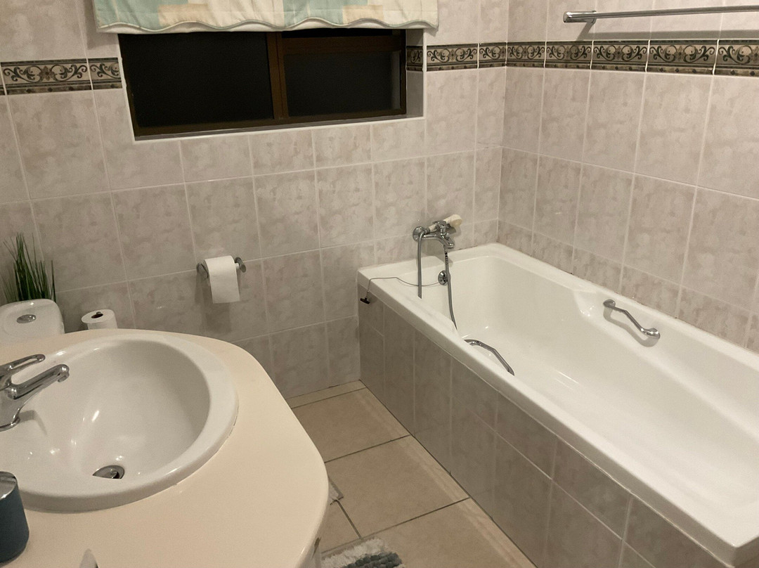 Fly me to the Moon Guest House主图