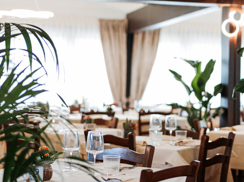 博洛涅塞堡餐馆和美食-Monticino Serra