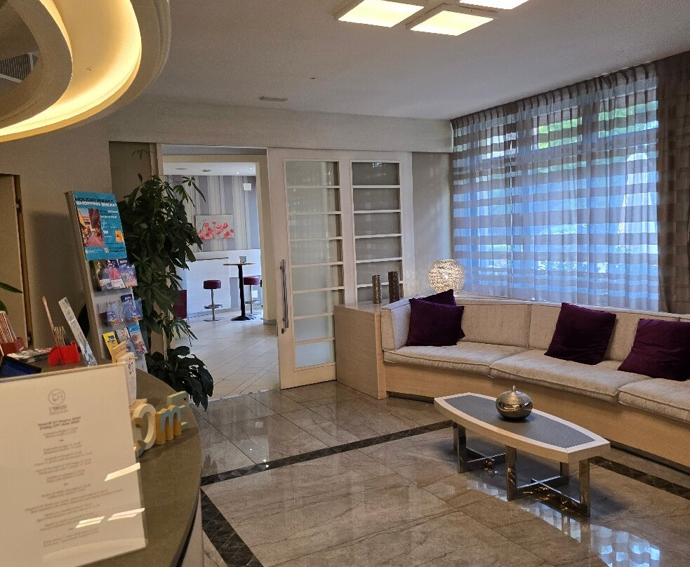 奥林匹亚酒店主图