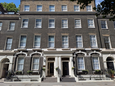 里奇芒特酒店主图