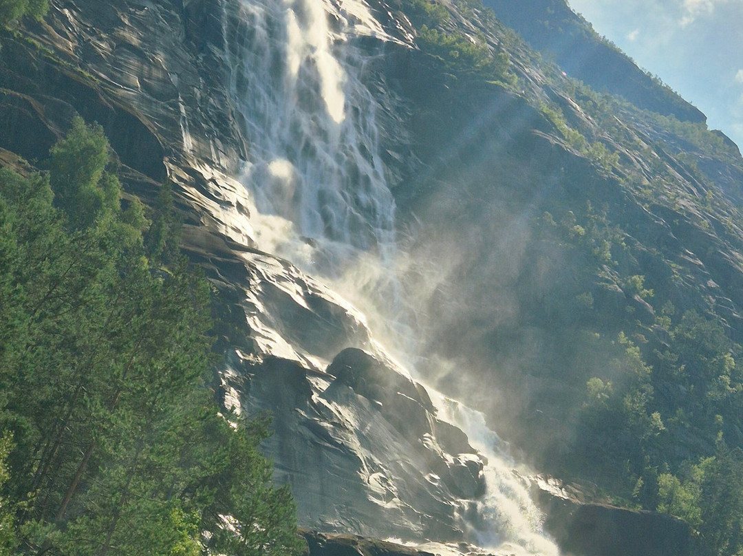 Langfoss Waterfall-Fjaera必去景点