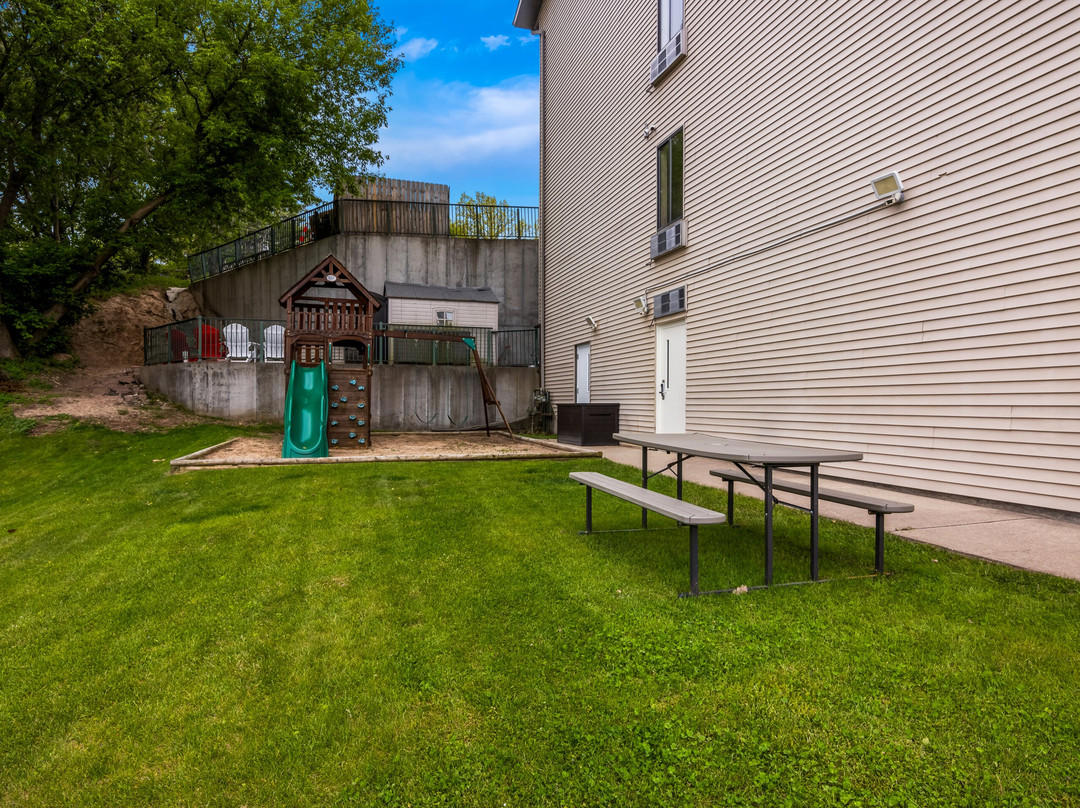 Beachfront Hotel Houghton Lake主图