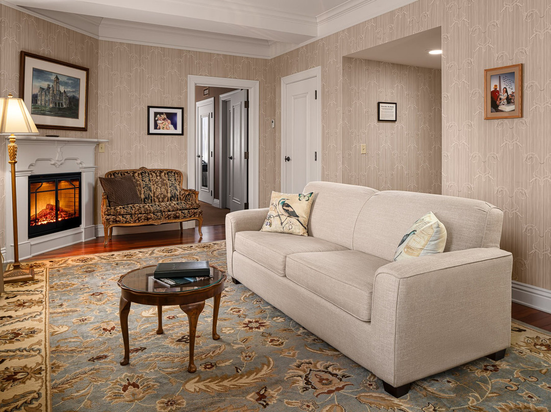 Charley Creek Inn主图