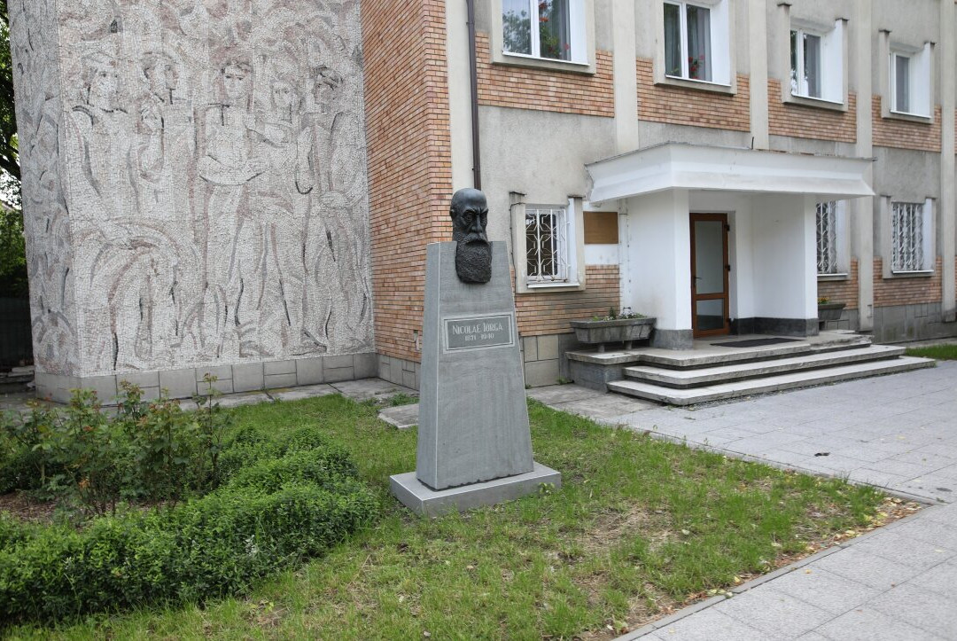 Bustul Lui Nicolae Iorga-Bistrita Bargaului必去景点