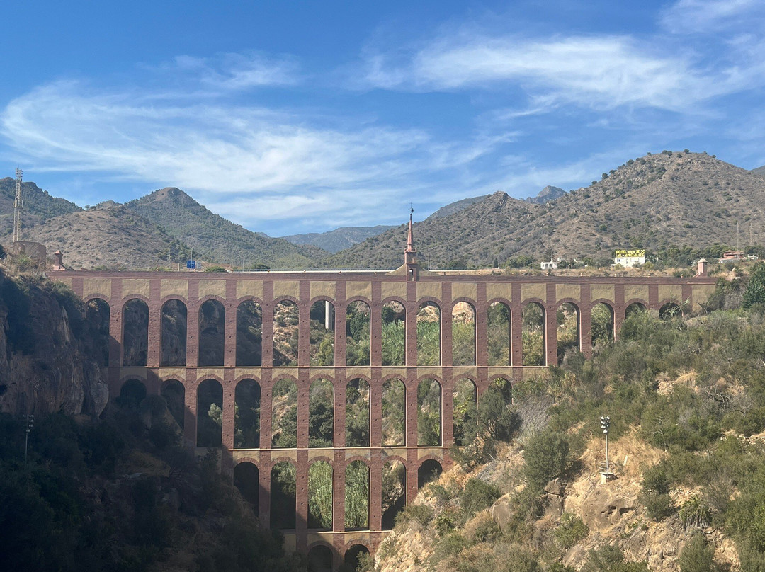 Acueducto Del Aguila-内尔哈必去景点