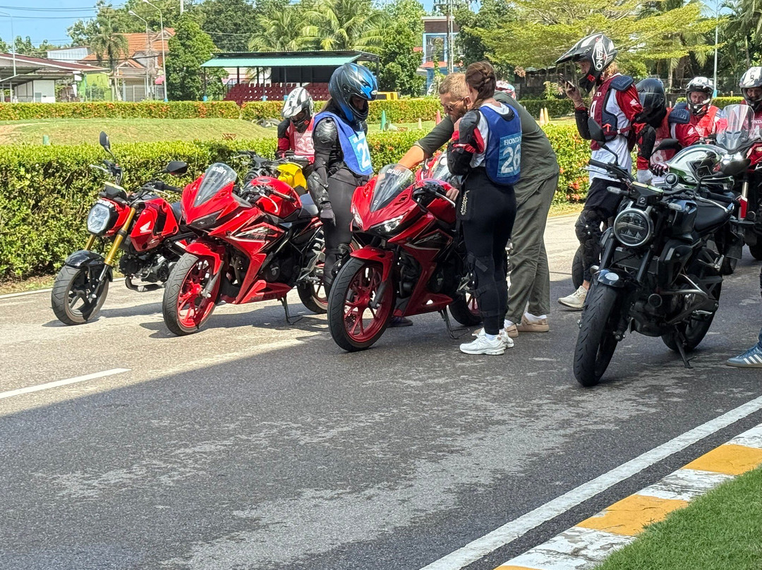 Customgarage-普吉镇必去景点