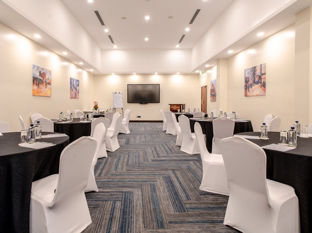 萨洛瓦帕纳弗里克酒店主图