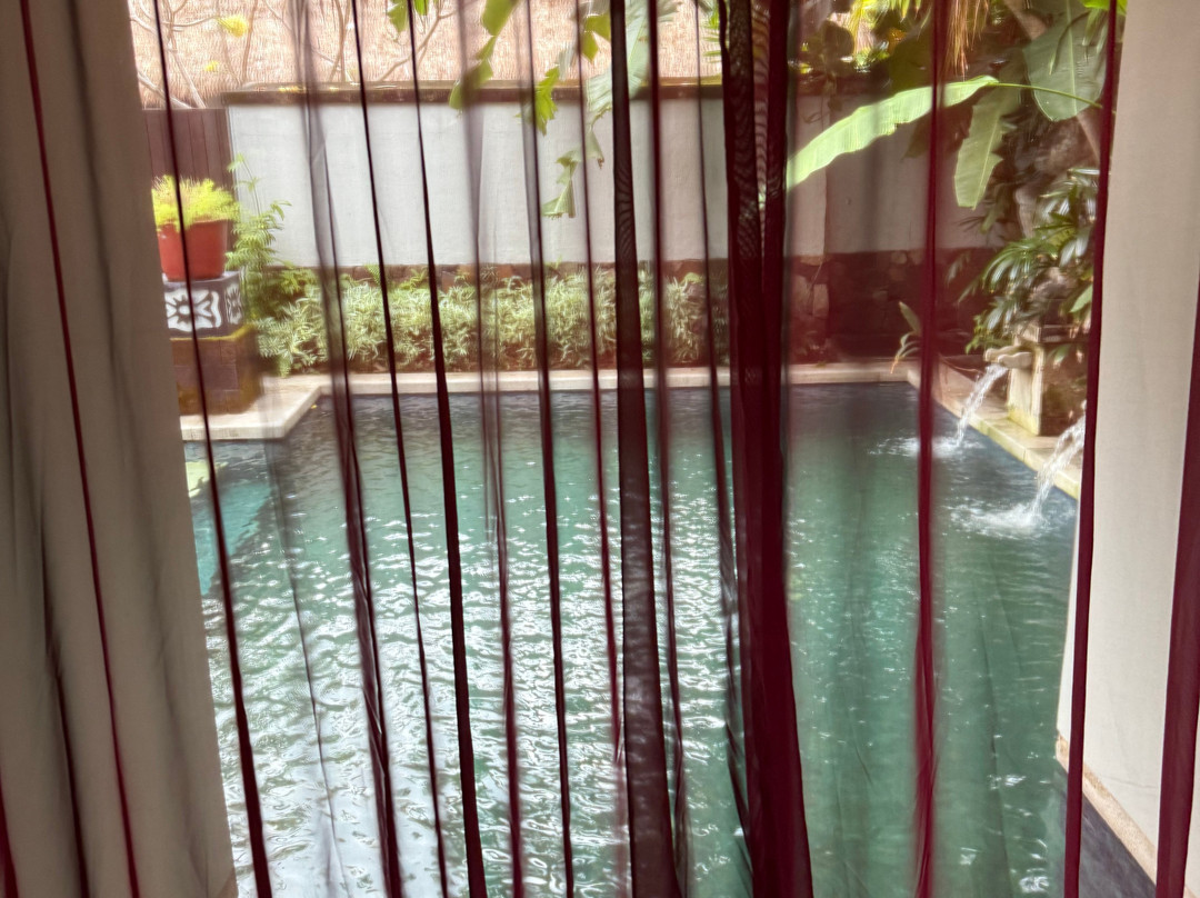 速达马拉套房和圣吉吉别墅酒店主图