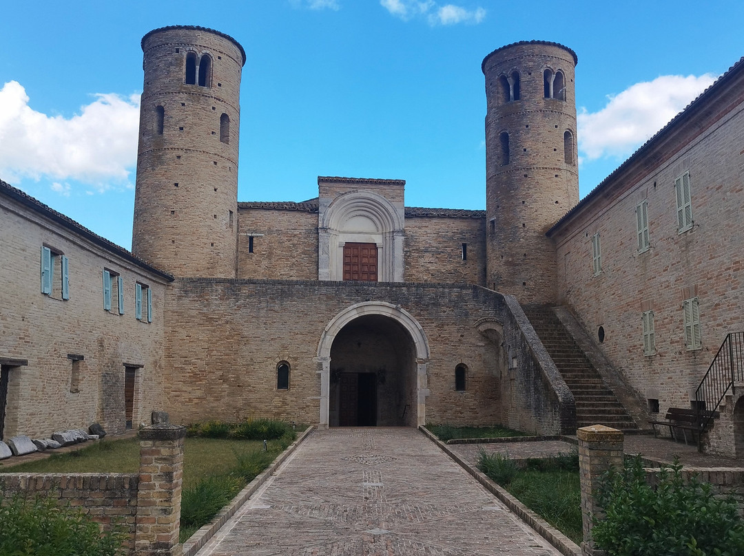 Chiesa di San Claudio al Chienti-科里多尼亚必去景点