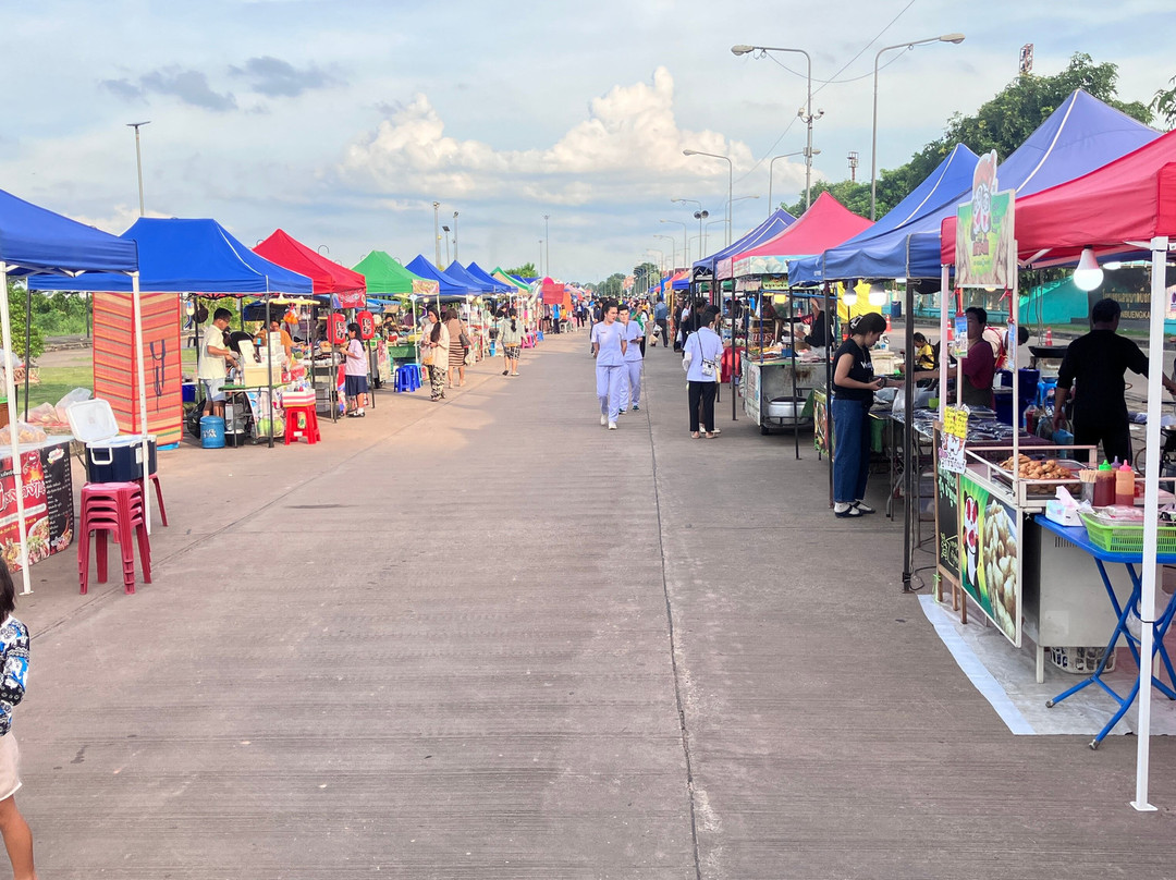 Bueng Kan Night Market-汶干必去景点