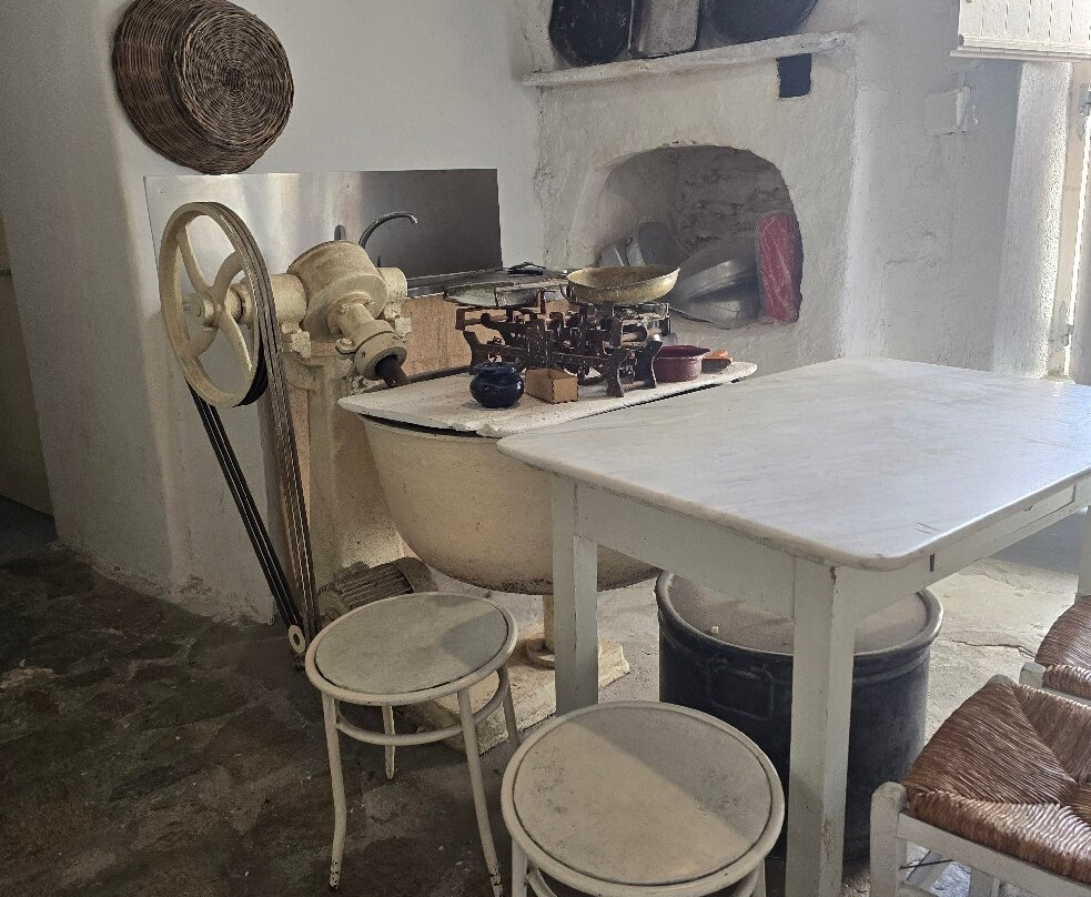 Gioras Wood Medieval Mykonian Bakery-米克诺斯镇必去景点