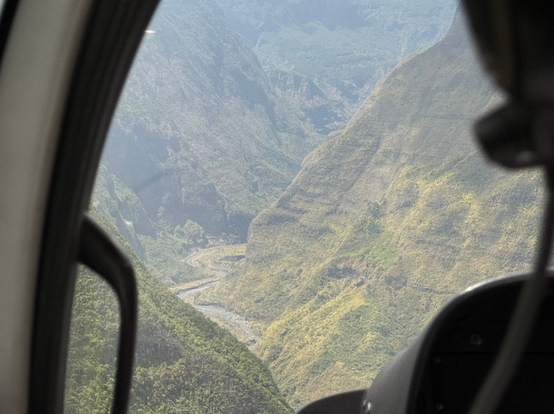 Corail Helicopteres-留尼旺圣皮耶必去景点