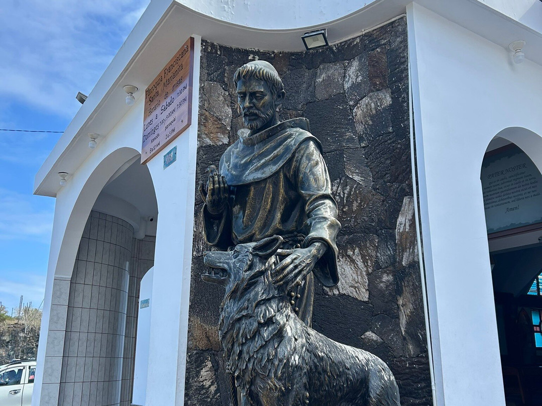 Iglesia Católica Santa Marianita-阿约拉港必去景点