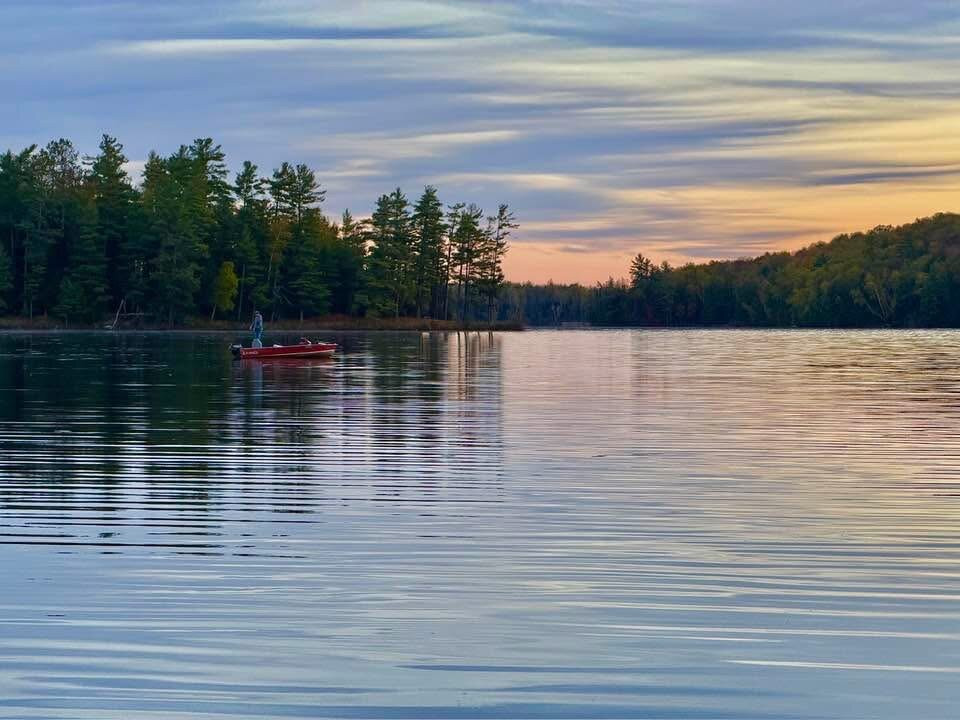 Ghost Lake Lodge主图