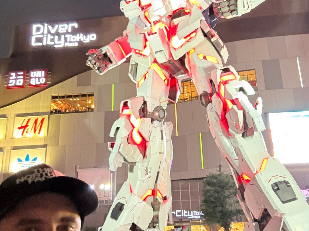 Unicorn Gundam Statue-江东区必去景点