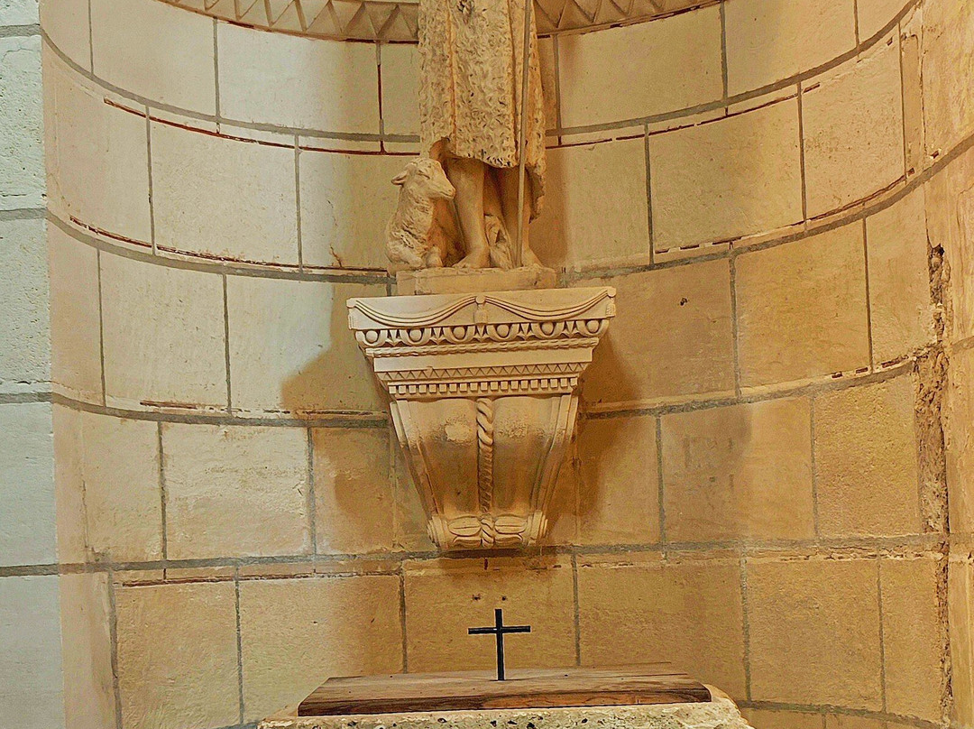 The Church of Saint-Pierre-ès-Liens in Bourdeilles-Bourdeilles必去景点