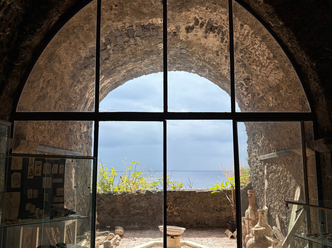 Castello Normanno-Aci Castello必去景点